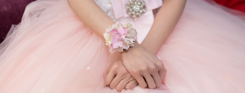 鮮花新秘│鮮花飾品│新娘手腕花│粉紅色手腕花│白色手腕花