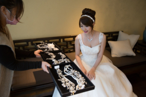 IMG_7083-300x200 - 新秘Yuki, 新娘秘書, 台北新秘, 高雄新秘, 新秘彩妝造型, 白色夢幻新秘Yuki, 婚禮婚紗造型, 自助婚紗造型, 婚紗造型, 新娘彩妝造型, 婚禮彩妝造型, 婚紗造型, 自然風格造型, 花草風新秘造型, 花藝設計, 新娘捧花, 新娘飾品, 婚紗飾品, 婚紗捧花